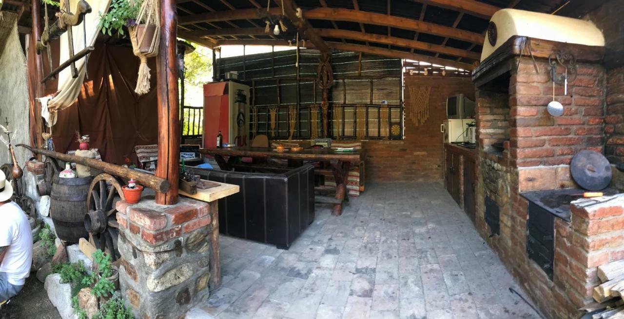 Camping In Clisura Dunarii Ieşelniţa Buitenkant foto