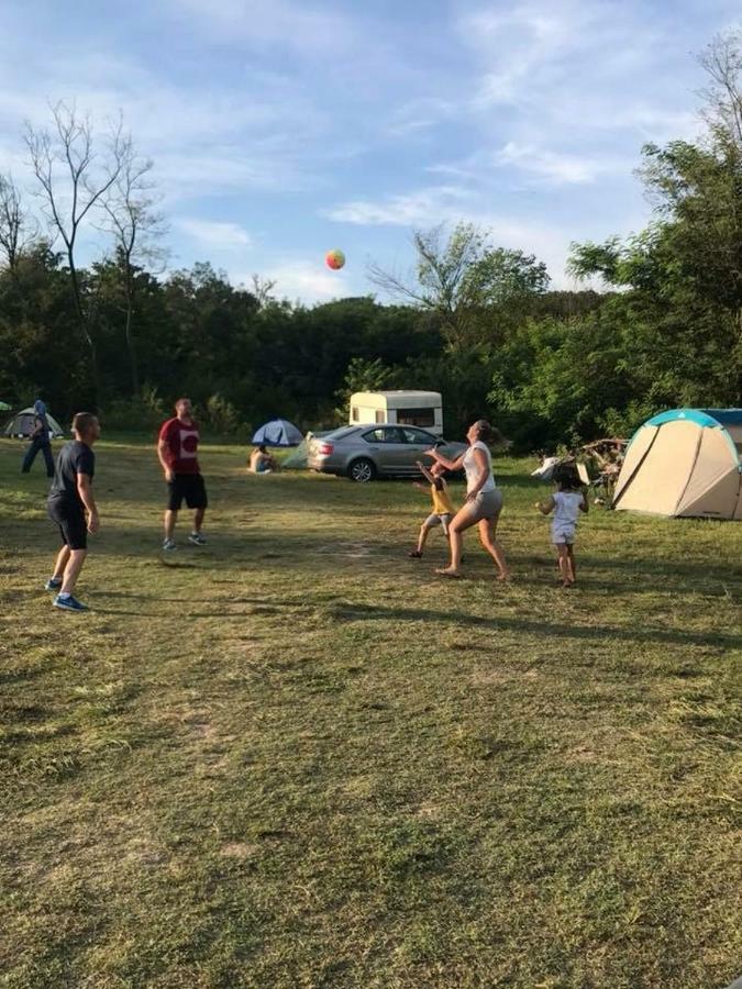 Camping In Clisura Dunarii Ieşelniţa Buitenkant foto